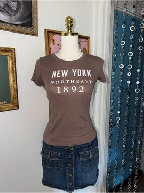 Vintage Y2K Abercrombie New York Graphic Tee in Brown